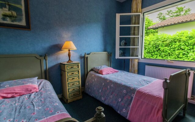 Stylishly Furnished House With Garden 7-minute Walk From the Beach