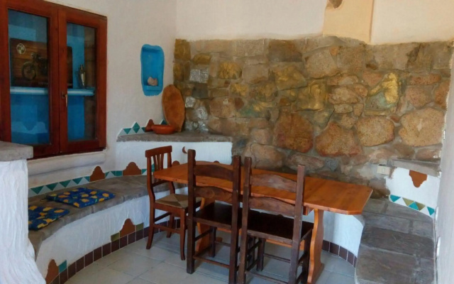 2 bedrooms appartement with enclosed garden at Arbus
