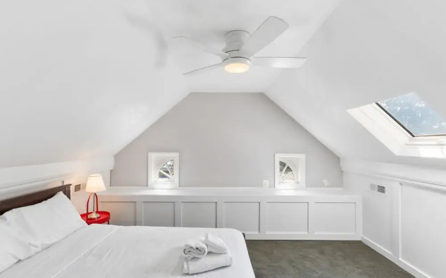 Massive 5BR Historic CozySuites House