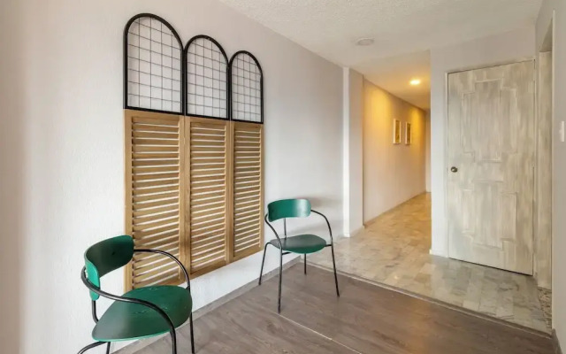 Penthouse Near Masaryk , Sleeps 16 , Pet Friendly