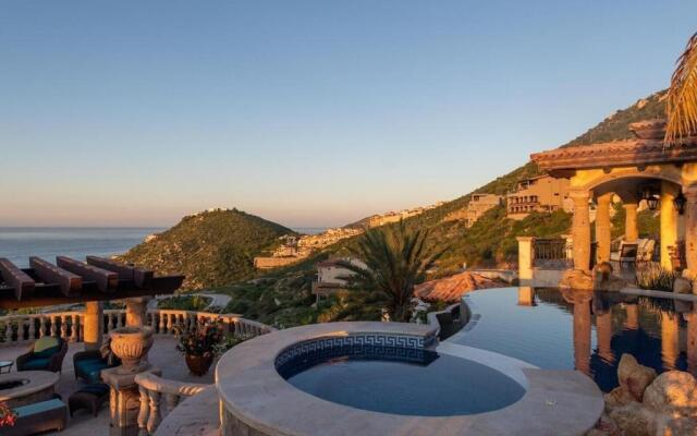 Stunning 6BD Pedregal Villa Maria