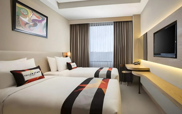 Yellow Star Ambarukmo Hotel