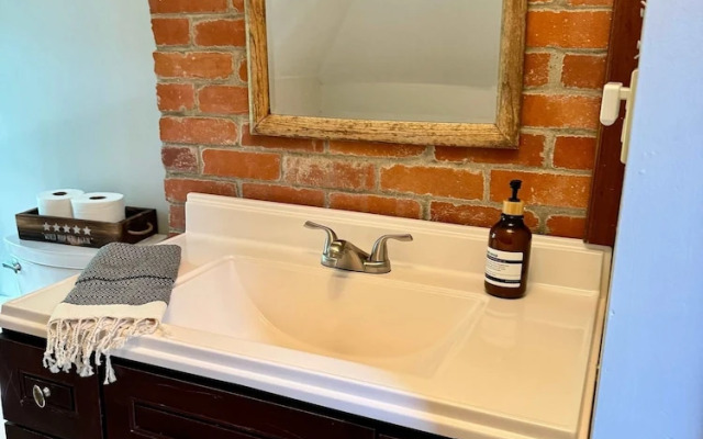 Free Parking - Prime Location - Downtown