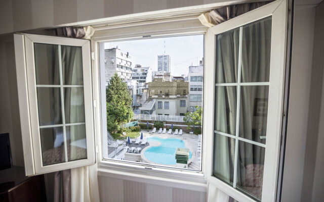 Claridge Hotel