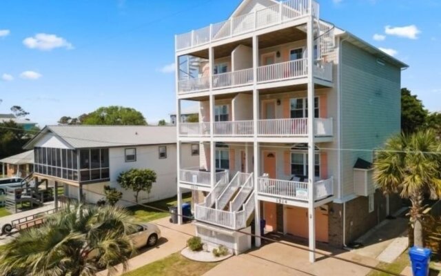 Beach Time - Family Friendly Retreat Only 3 Blocks From The Beach! Enjoy The Rooftop Deck! 4 Bedroom Townhouse by Redawning