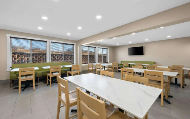 Country Inn & Suites by Radisson, Coon Rapids, MN