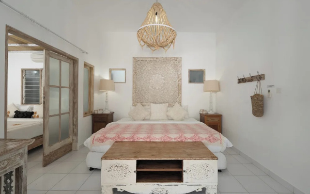 Peacock Bungalow by Pertama Stay – Guest Rooms – Kuta
