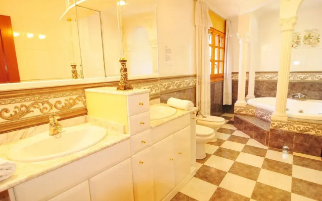 HomeHolidaysRentals Corinne