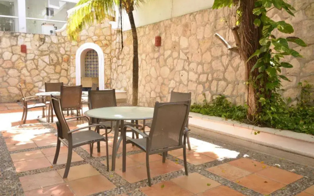AR Cancun Plaza