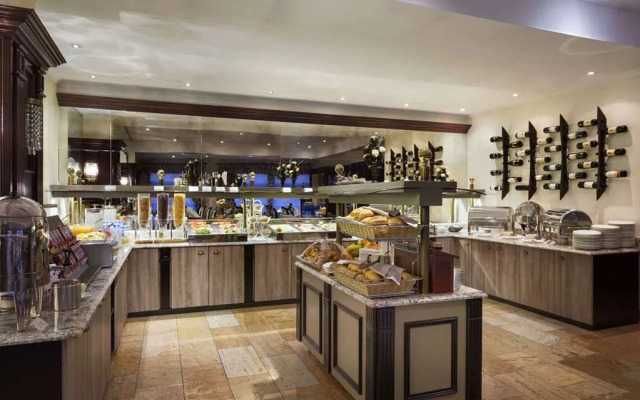 Ramada Hotel & Suites By Wyndham Bucharest North