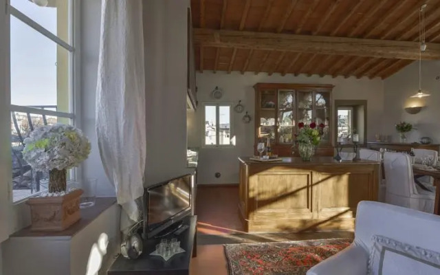 Visconti Halldis Apartment