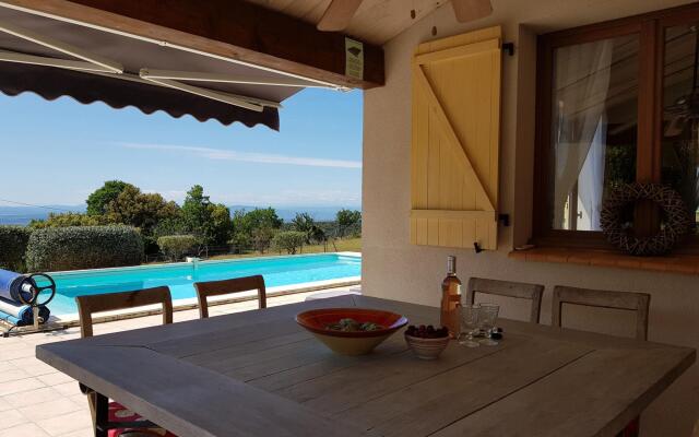 Lush villa in Vélieux with private heated swimming pool