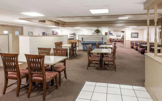 Ramada by Wyndham Clinton