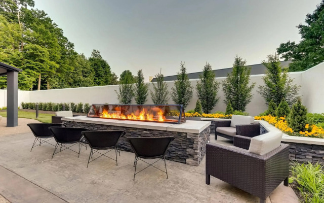 Courtyard Lexington South/Hamburg Place