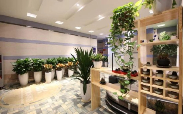 Jiujuke Business Hotel (Urumqi High Speed Railway Station)