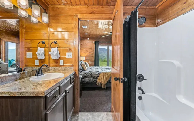Breathtaking Views 10 Bedroom Cabin by Heavenly Views Resort