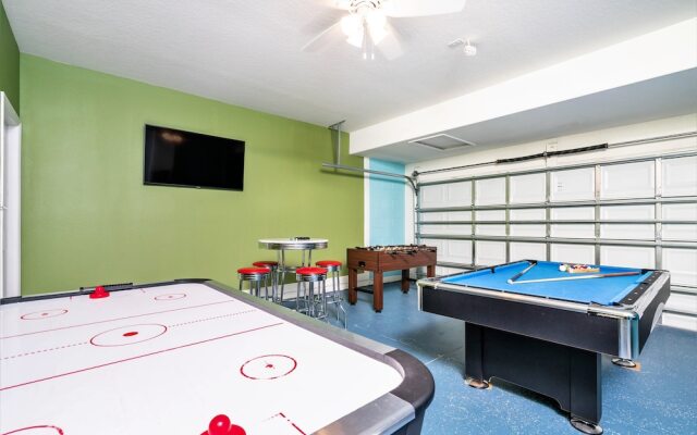 5 Bedroom, 4 Bathroom Villa