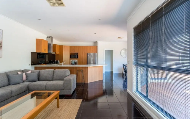 Caxton Beach Hideaway