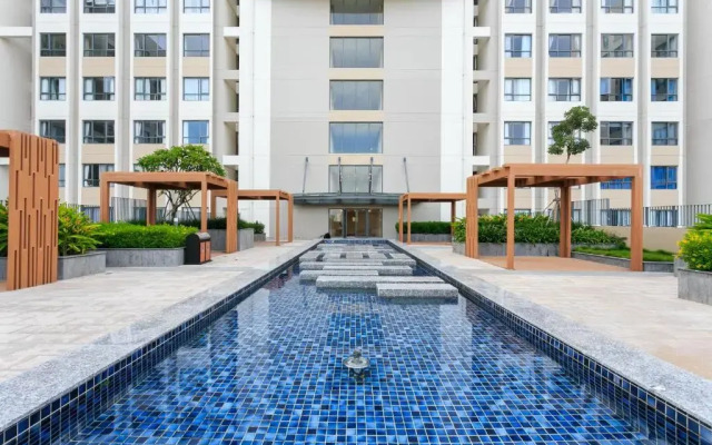 Gold view APT4/2bed/2bath/free Pool&Gym