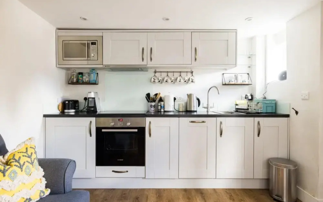 The Lavender Folly - Cosy Accommodation Alresford