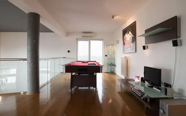 Villa Aylin, 5-bed, Next to the sea