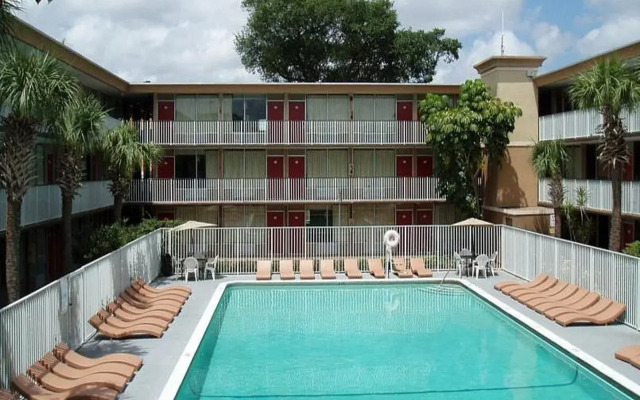 Red Carpet Inn Airport and Cruise Port Hotel Fort Lauderdale