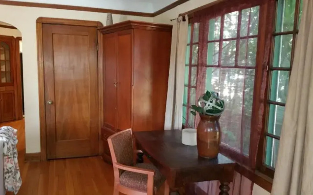 Modern❤️Smart Craftsman HDTV Keurig AC❤of Downtown