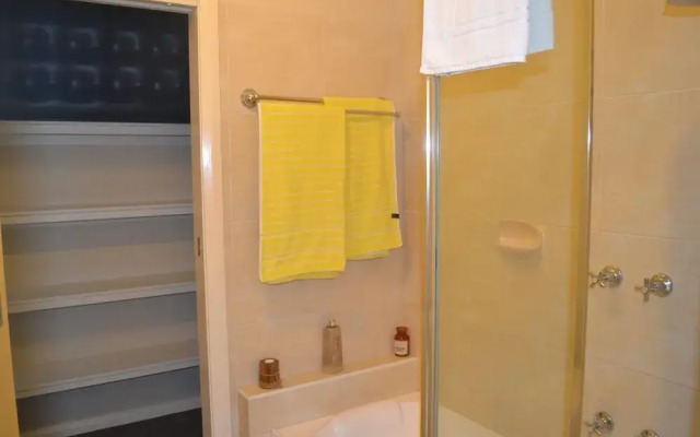 Waterview - 2 Doc Crt