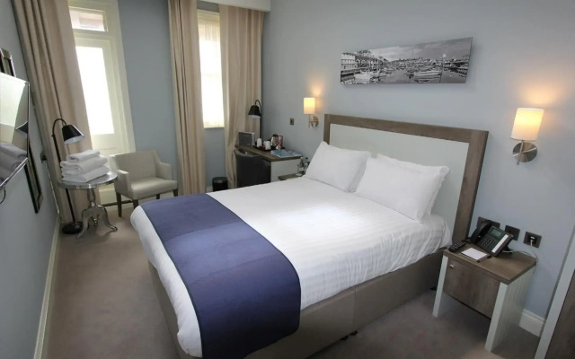 Yarrow Hotel