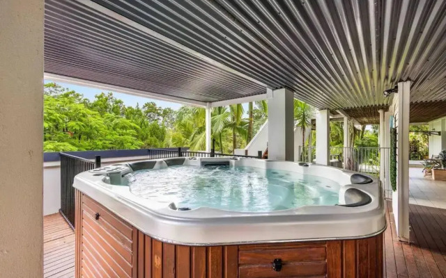Peregian Beach Holiday House & Resort Pet Friendly