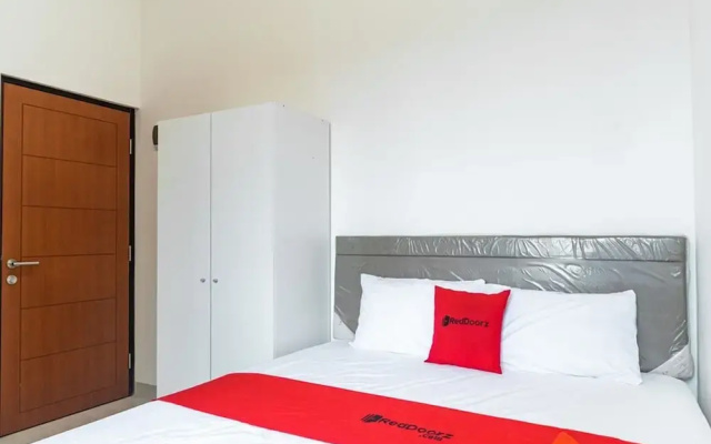 RedDoorz Plus @ EcoHome Citra Raya Tangerang