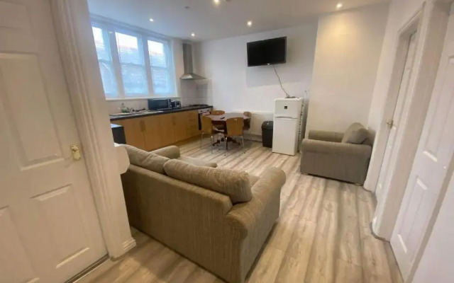 Entire Two Double Bedrooms Flat N4