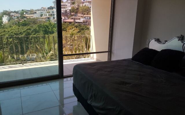 Isla Cuale Mountain View