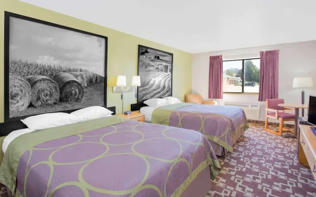 Super 8 by Wyndham Independence IA