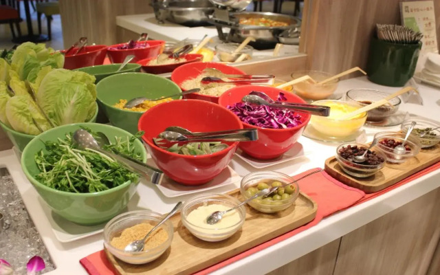 Hoya Hot Springs Resort & Spa