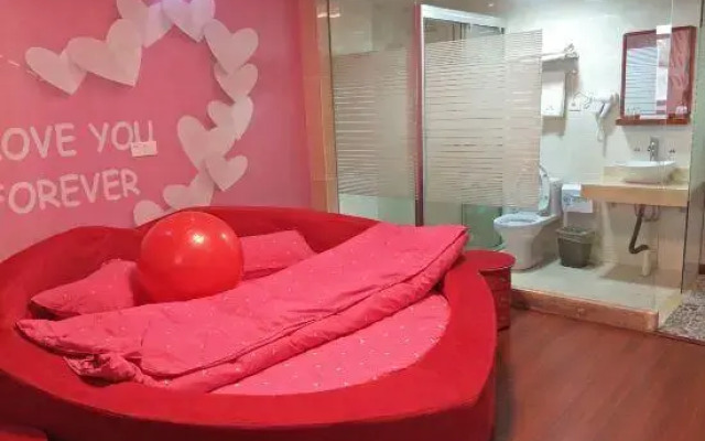 Zhenjiang passer-by house hotel