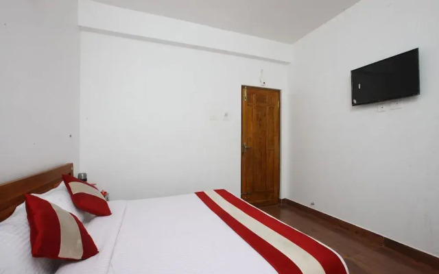 OYO 13607 Sri Akilambiga Residency