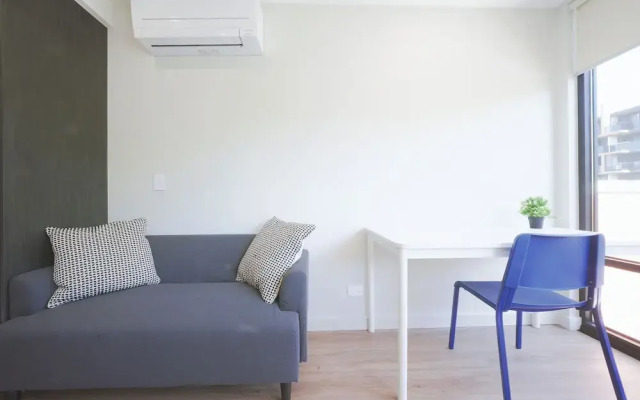 Modern apt in heart of the city