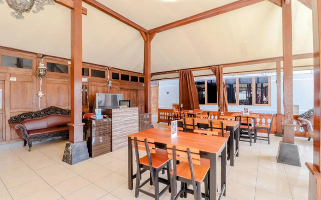 Griya Limasan Hotel