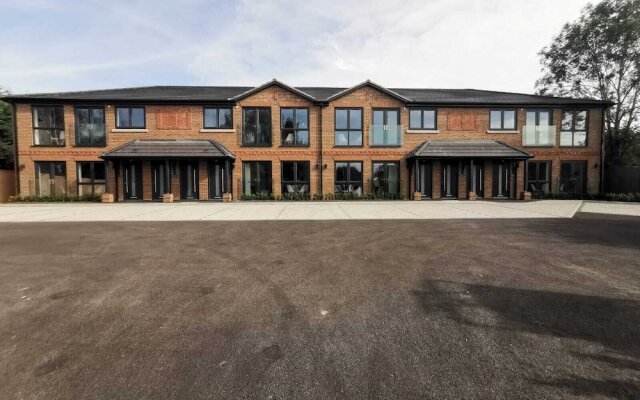 Modern 2 Bed 2 Bath Flat