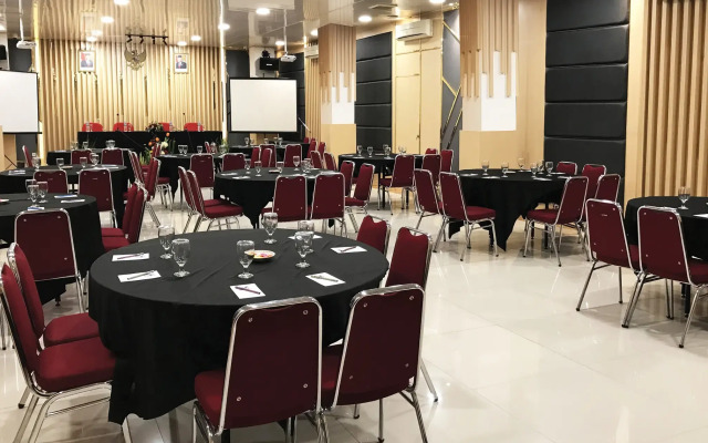 Grand Sari Hotel