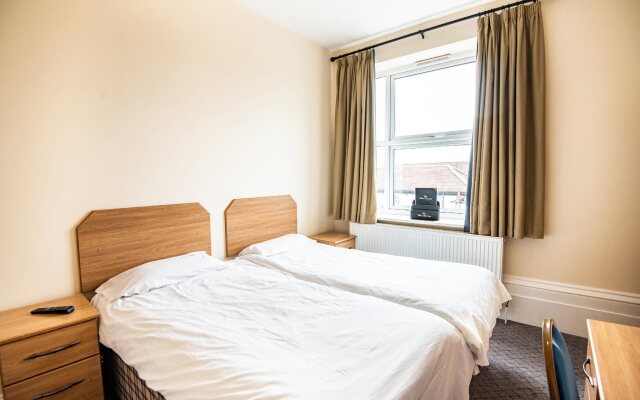 OYO The White Hart Inn