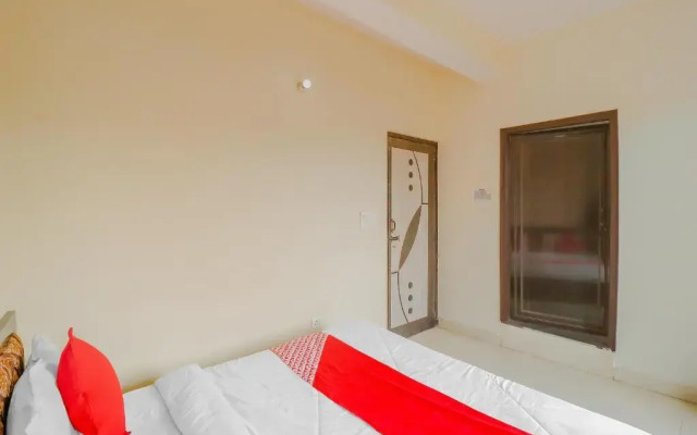 OYO Flagship AM Residency Near Noida Sector 51 Metro Station