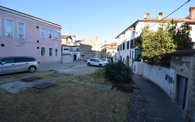 Secret Garden Apartment