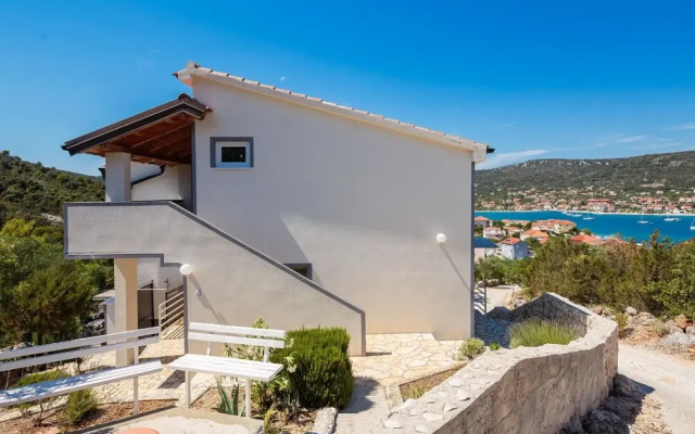 A4 - Modern apt w. Terrace, 3 min Walk to Beach