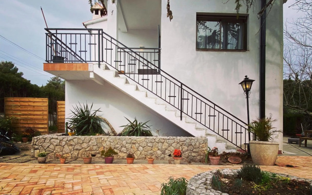 Charming apartment in a duplex with garden & balcony