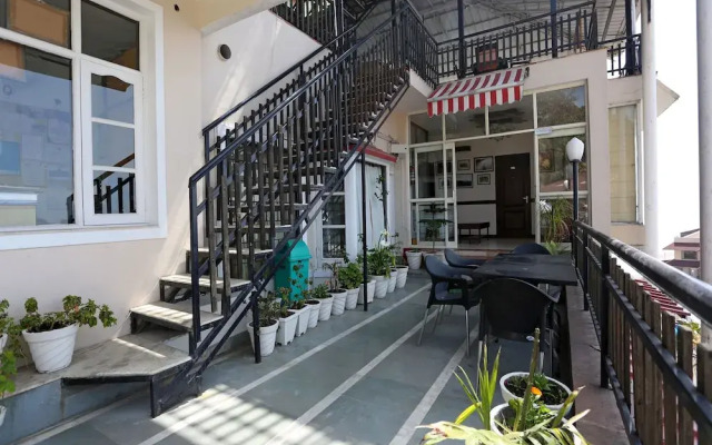 OYO 2366 Hotel Vaydantaa