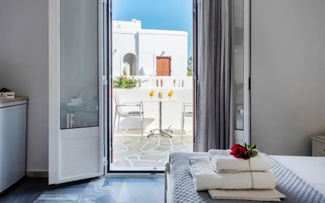 Irene Hotel & Studios - Beachfront