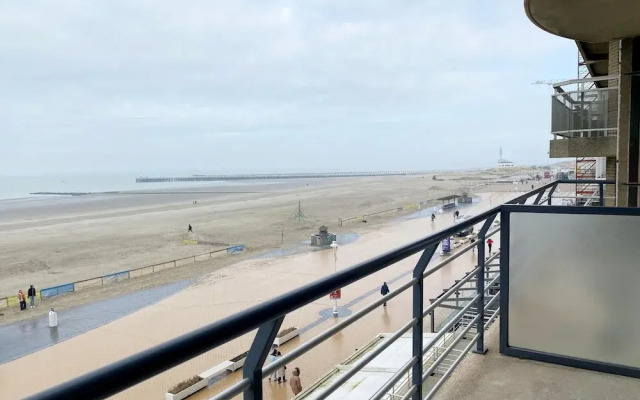 Apartment in Nieuwpoort by the Beach