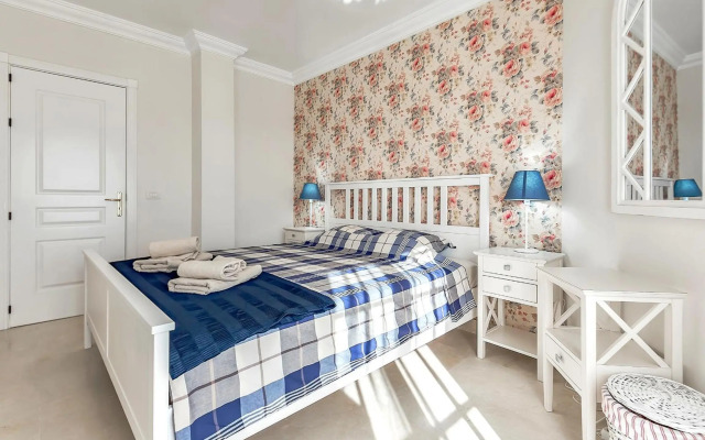 Apartment in area Del Duque with spacious terrace